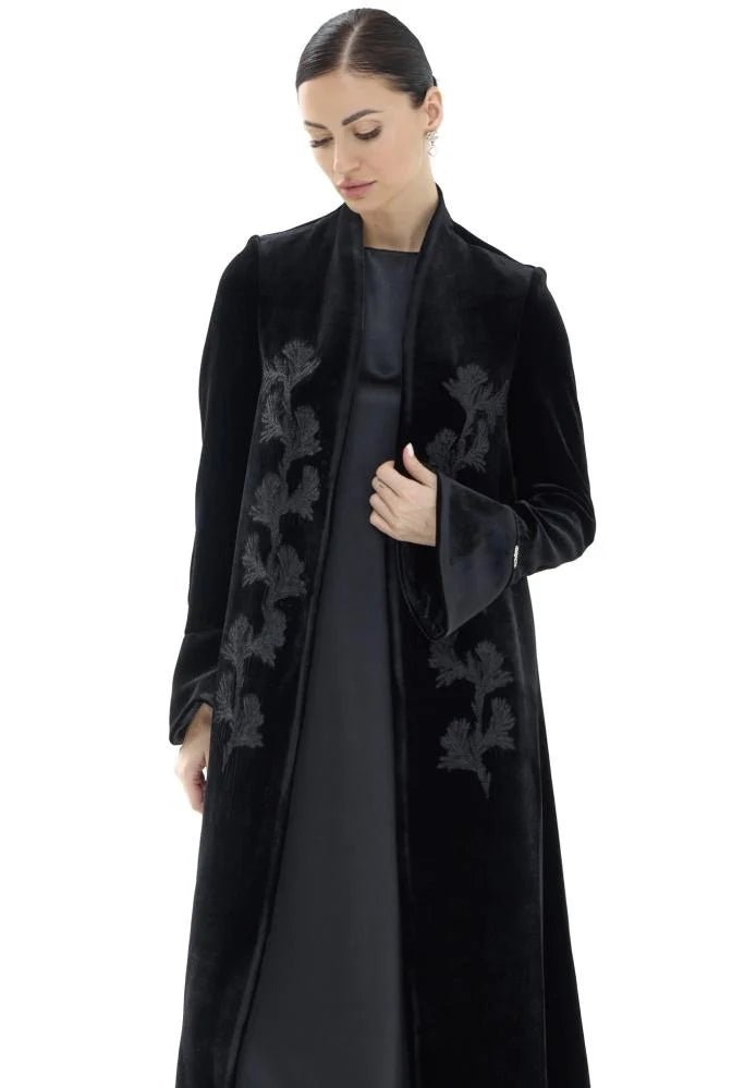 LE006 - BK - A ABAYA - LEGACY - MIRA Y MANO