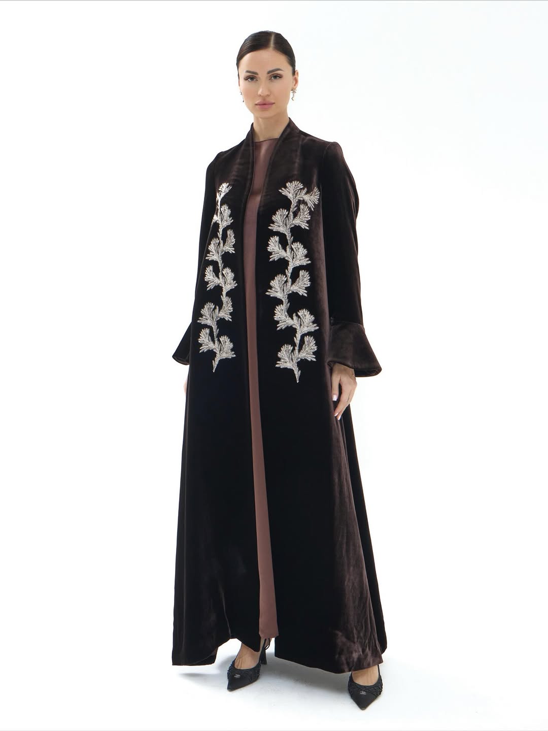 LE006 - BR - A ABAYA - LEGACY - MIRA Y MANO