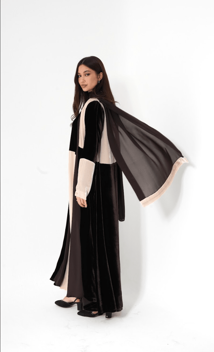 LE007 - BR ABAYA SET - LEGACY - MIRA Y MANO