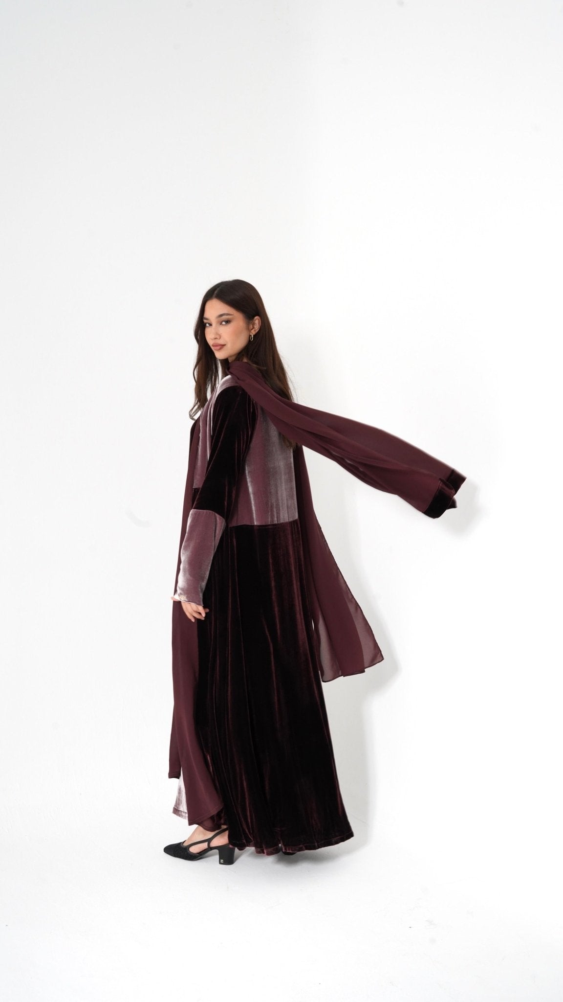 LE007 - MR ABAYA SET - MIRA Y MANO