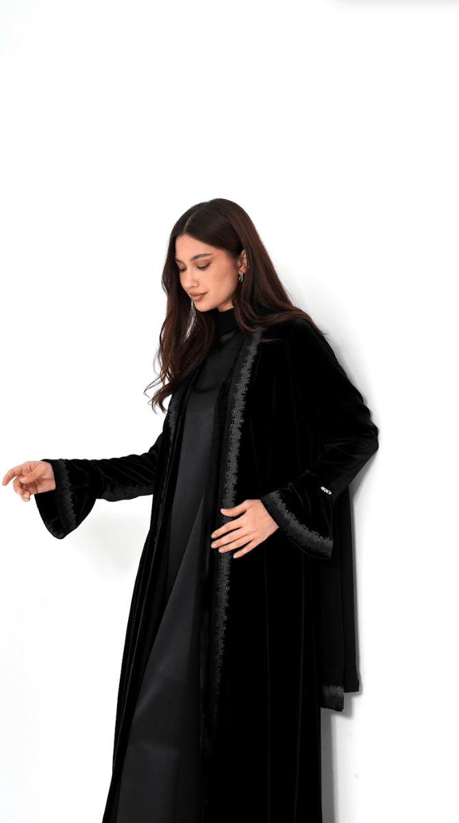 LE008 - BK ABAYA - MIRA Y MANO