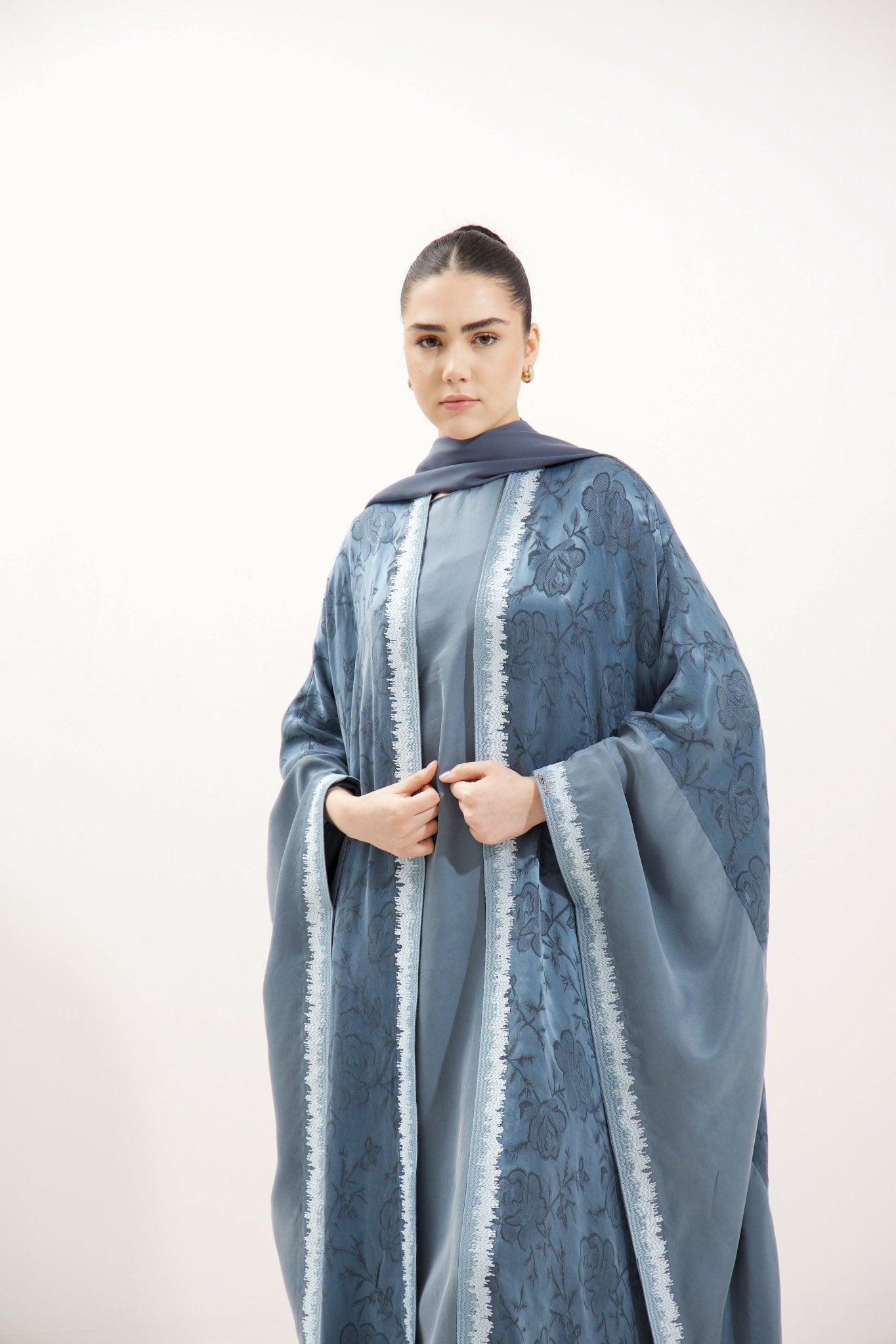LE014 - BL ABAYA SET - LEGACY - MIRA Y MANO