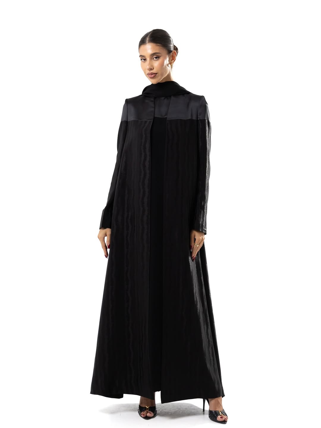LE016 - BK ABAYA SET - LEGACY - MIRA Y MANO