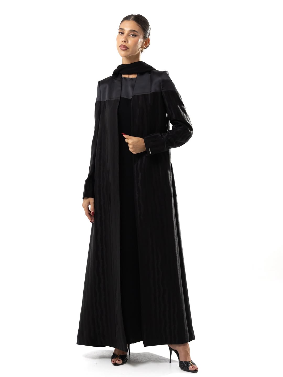 LE016 - BK ABAYA SET - LEGACY - MIRA Y MANO
