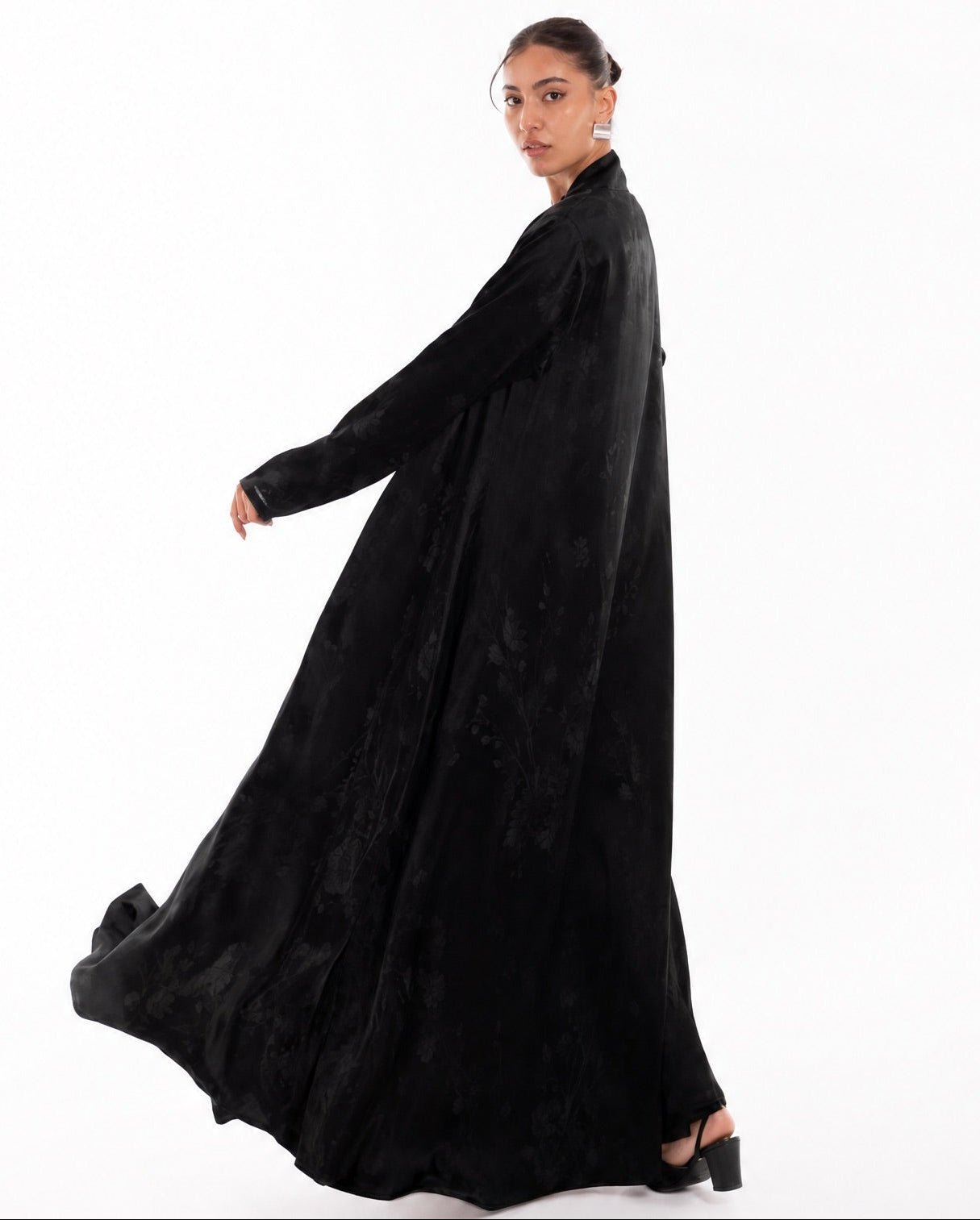 LE019-BK ABAYA SET - LEGACY - MIRA Y MANO