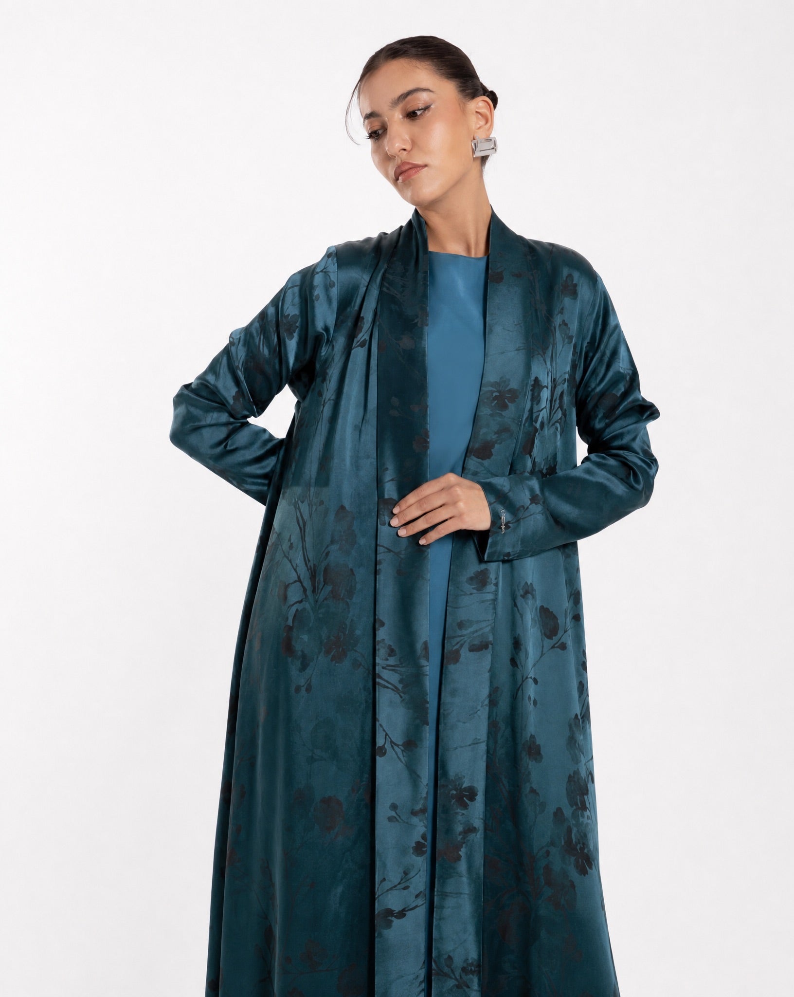 LE019-TL ABAYA SET - LEGACY - MIRA Y MANO