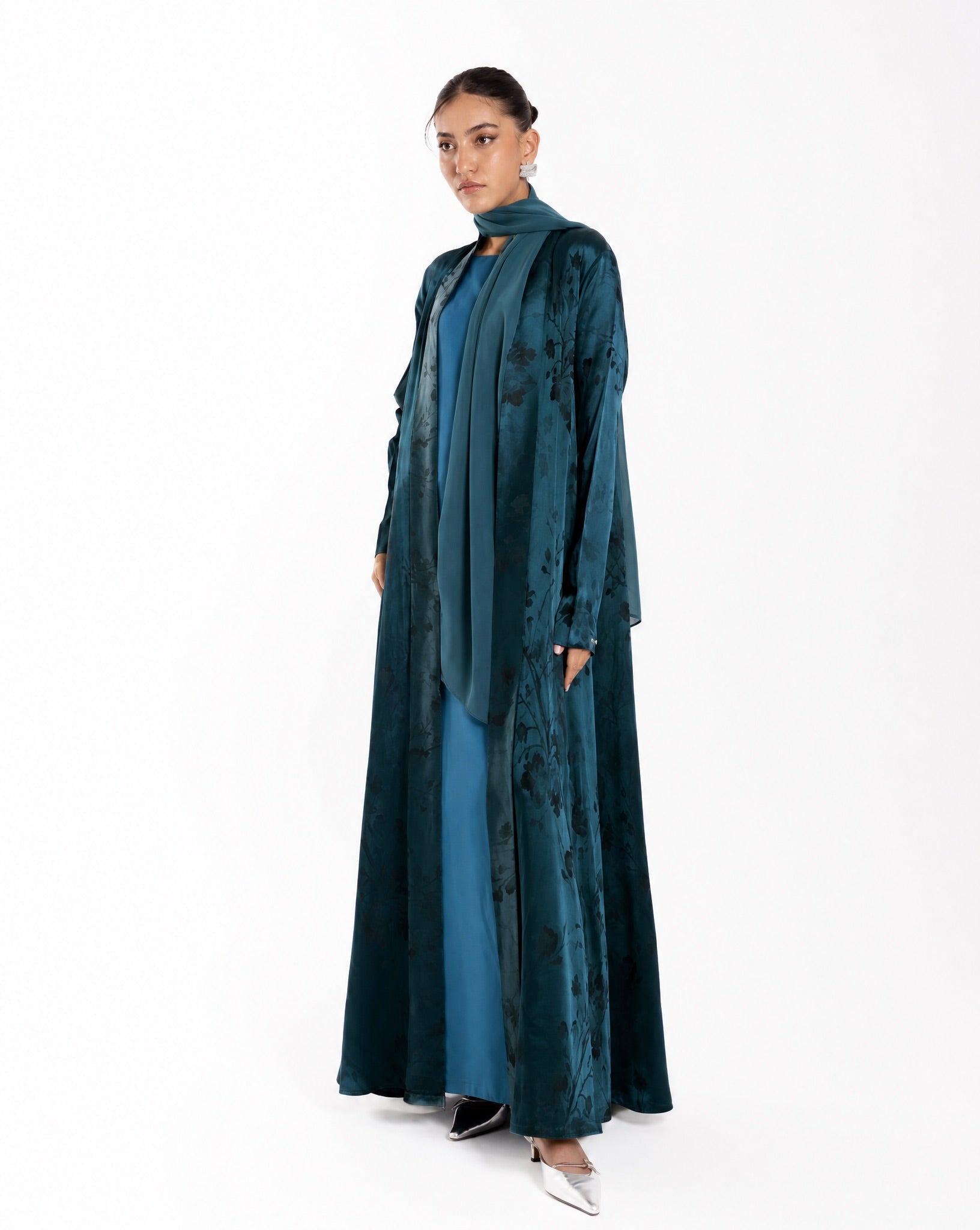 LE019-TL ABAYA SET - LEGACY - MIRA Y MANO