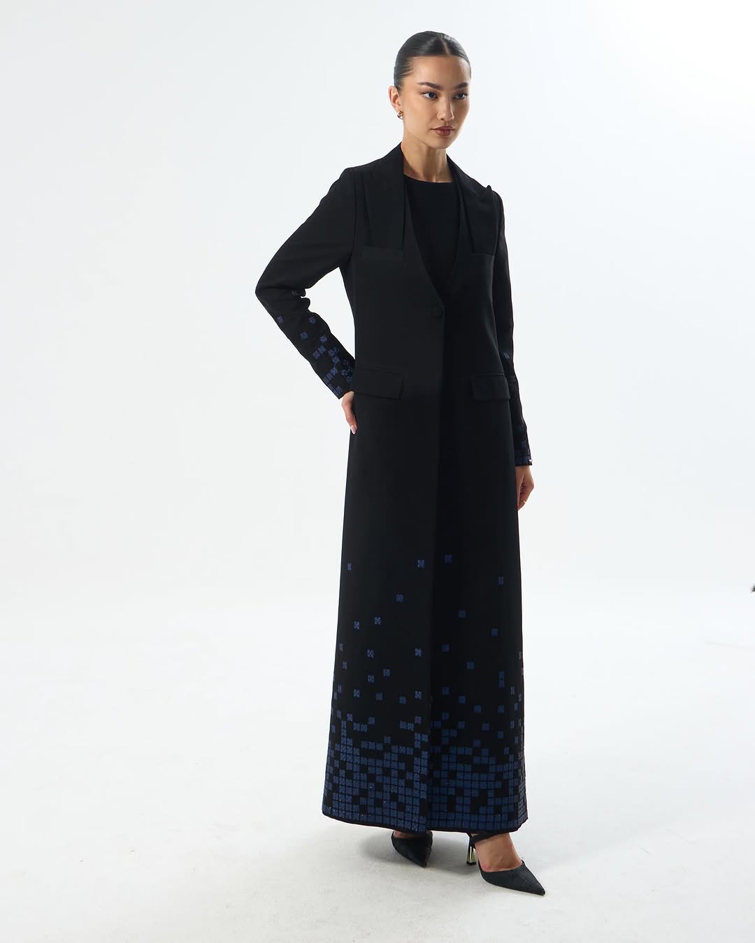 SQUARE PATTERN - BL ABAYA - LEGACY - MIRA Y MANO