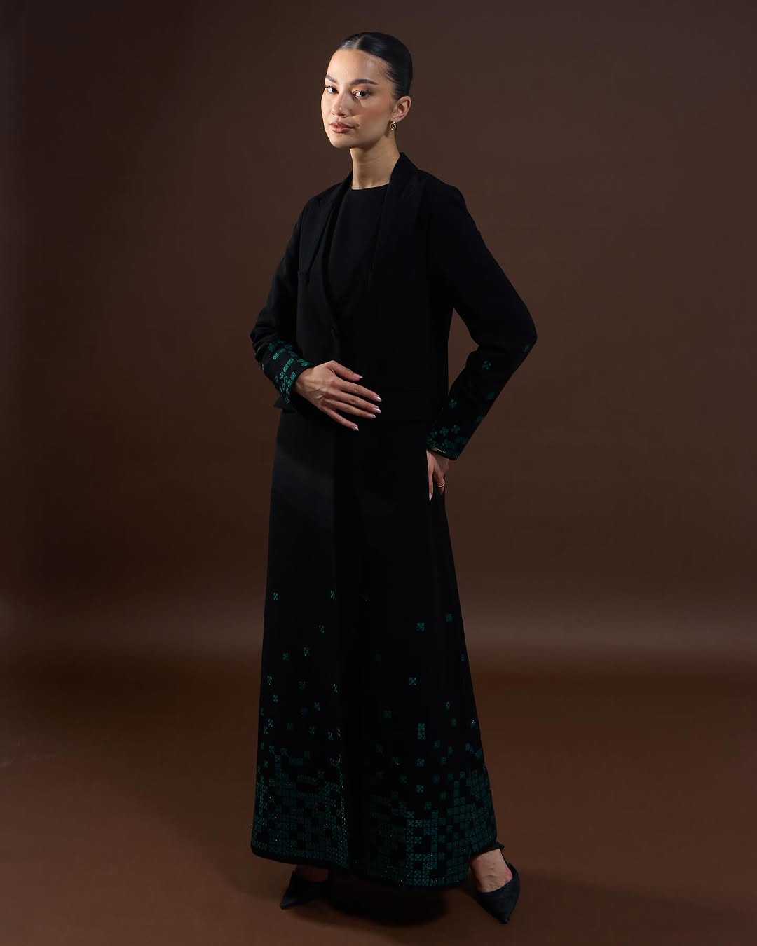 SQUARE PATTERN - GR ABAYA - LEGACY - MIRA Y MANO