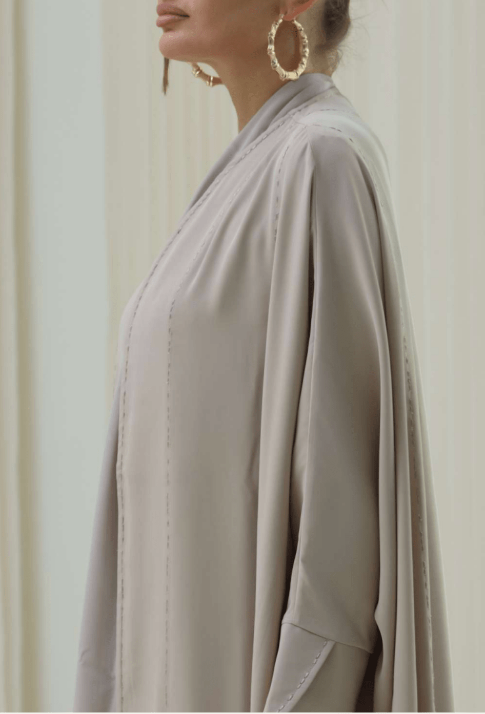 LS - 25 - 03 ABAYA - LELAS ABAYAS - MIRA Y MANO