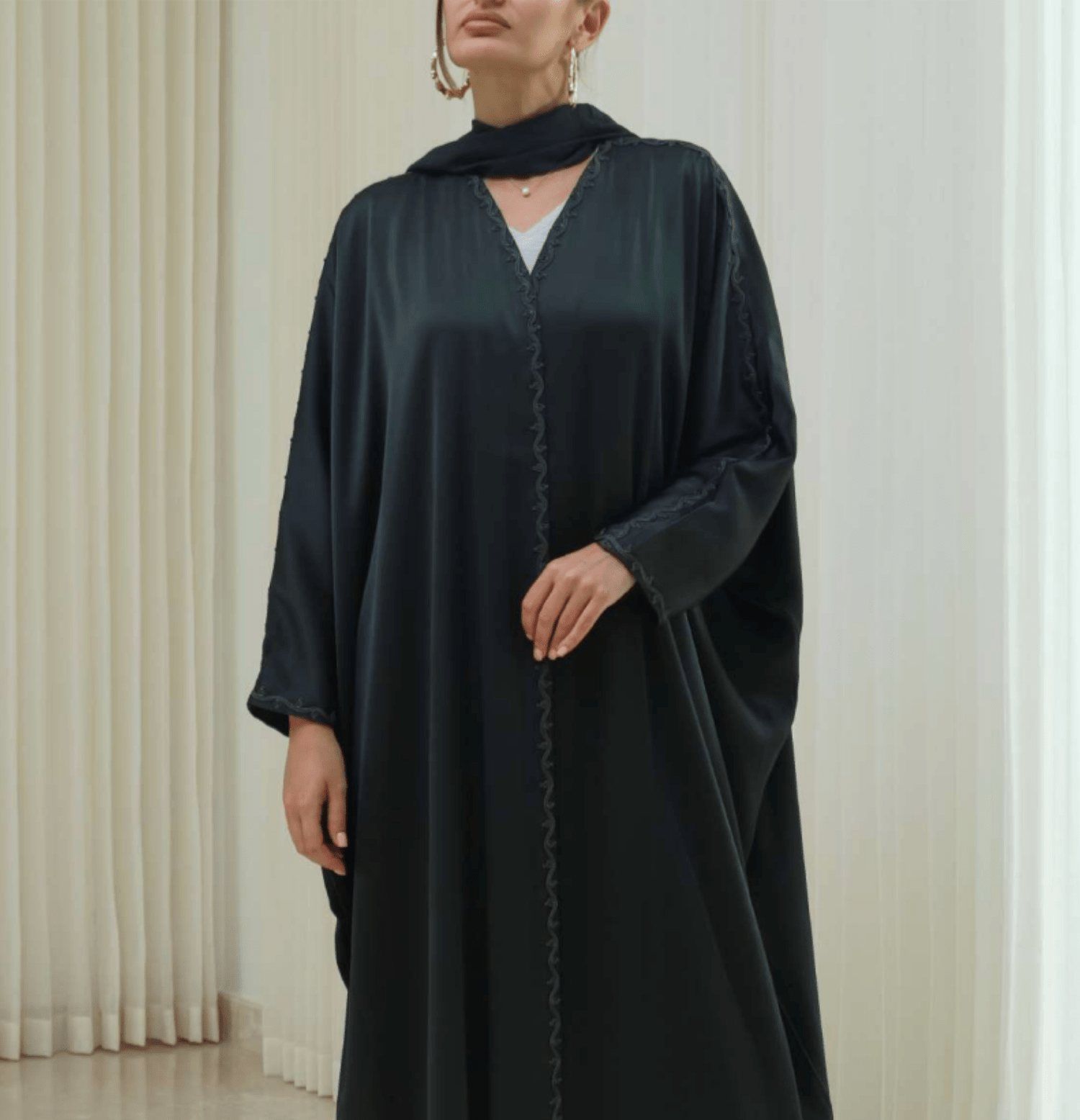 LS - 25 - 06 - 1 ABAYA - LELAS ABAYAS - MIRA Y MANO