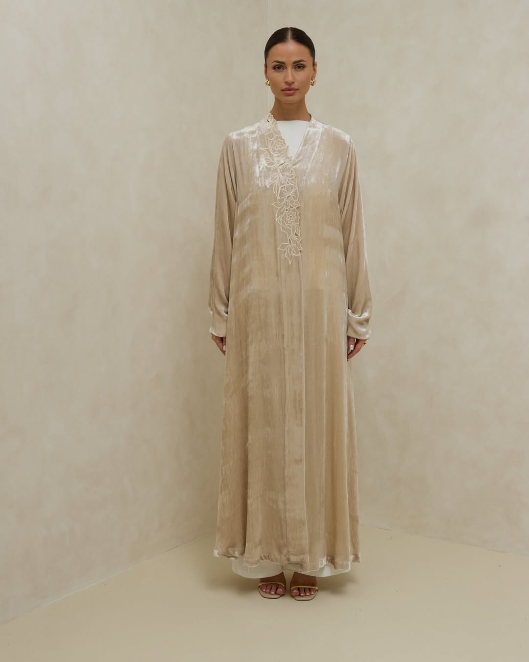 VEL - 01 - 02 ABAYA - LELAS ABAYAS - MIRA Y MANO