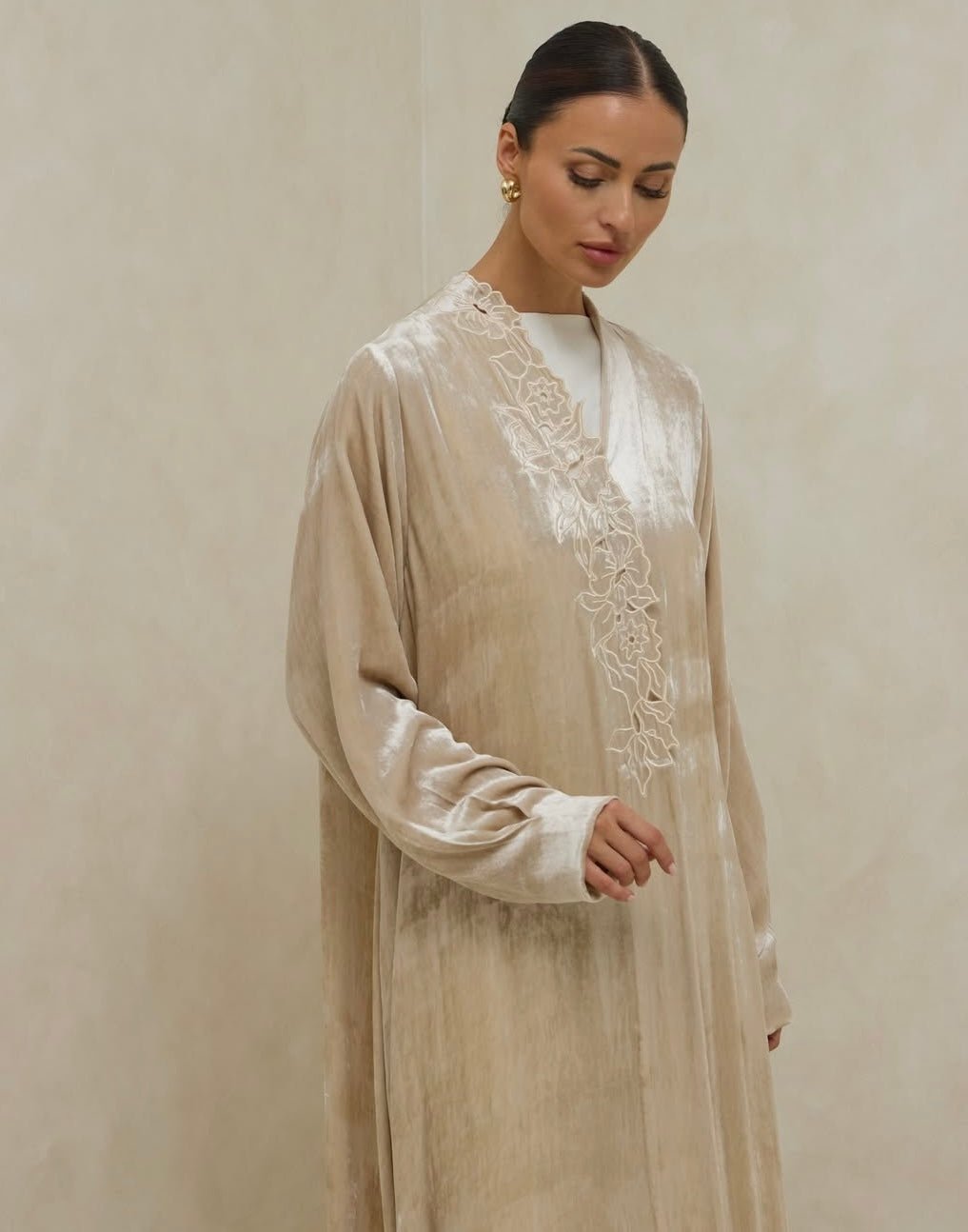 VEL - 01 - 02 ABAYA - LELAS ABAYAS - MIRA Y MANO