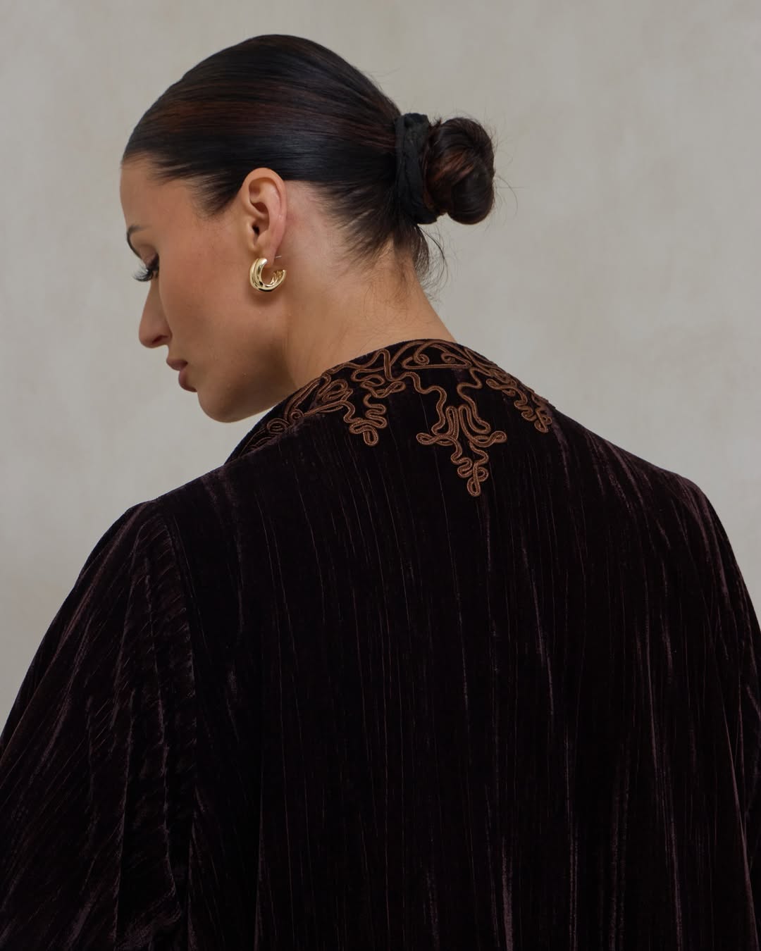 VEL - 02 - 02 ABAYA - LELAS ABAYAS - MIRA Y MANO