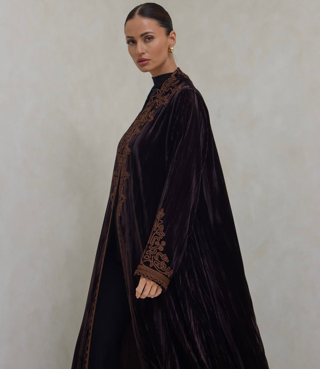 VEL - 02 - 02 ABAYA - LELAS ABAYAS - MIRA Y MANO