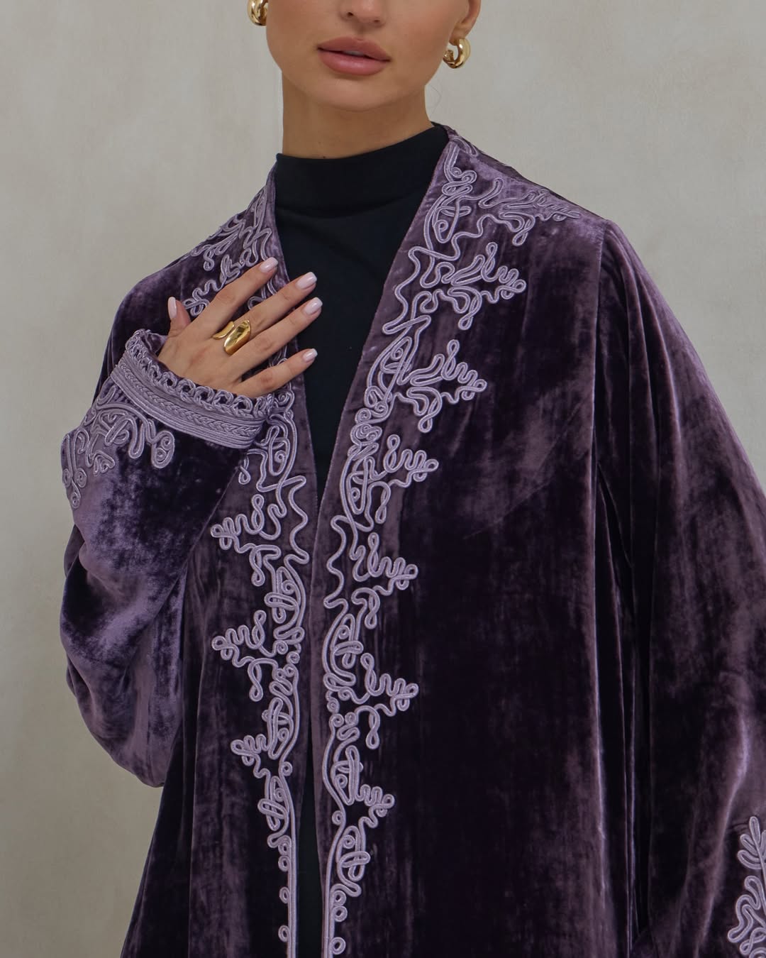 VEL - 02 - 03 ABAYA - LELAS ABAYAS - MIRA Y MANO