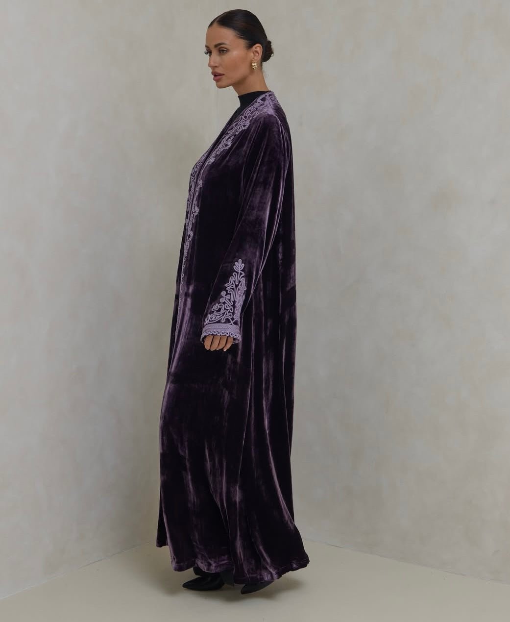 VEL - 02 - 03 ABAYA - LELAS ABAYAS - MIRA Y MANO