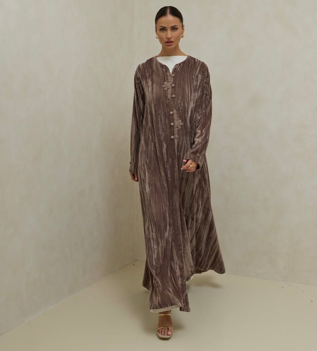 VEL - 03 - 01 ABAYA - LELAS ABAYAS - MIRA Y MANO