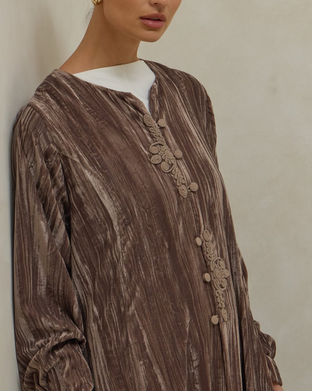 VEL - 03 - 01 ABAYA - LELAS ABAYAS - MIRA Y MANO