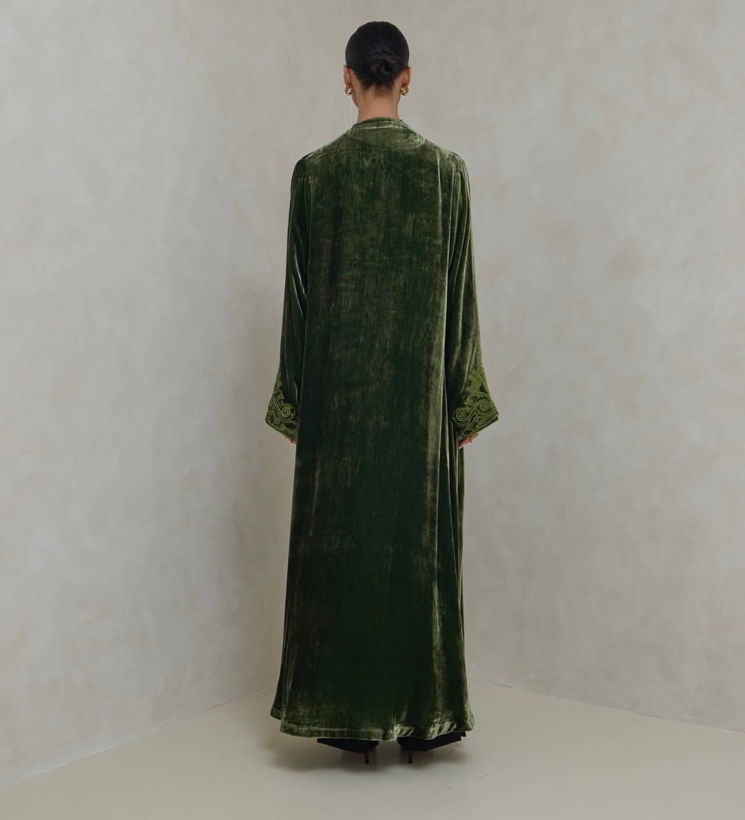 VEL - 10 - 01 ABAYA - LELAS ABAYAS - MIRA Y MANO