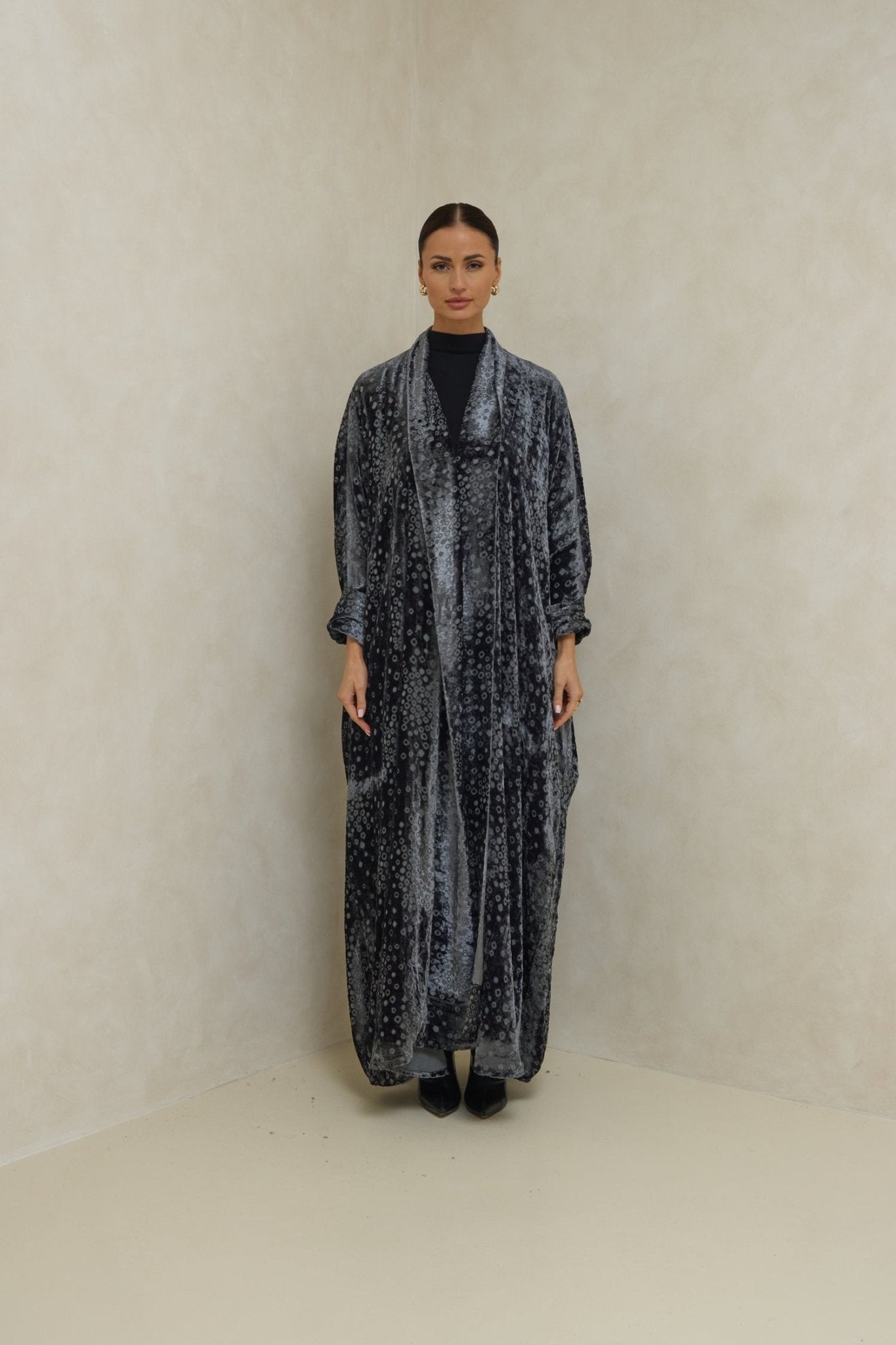 VEL - 12 - 02 ABAYA - LELAS ABAYAS - MIRA Y MANO