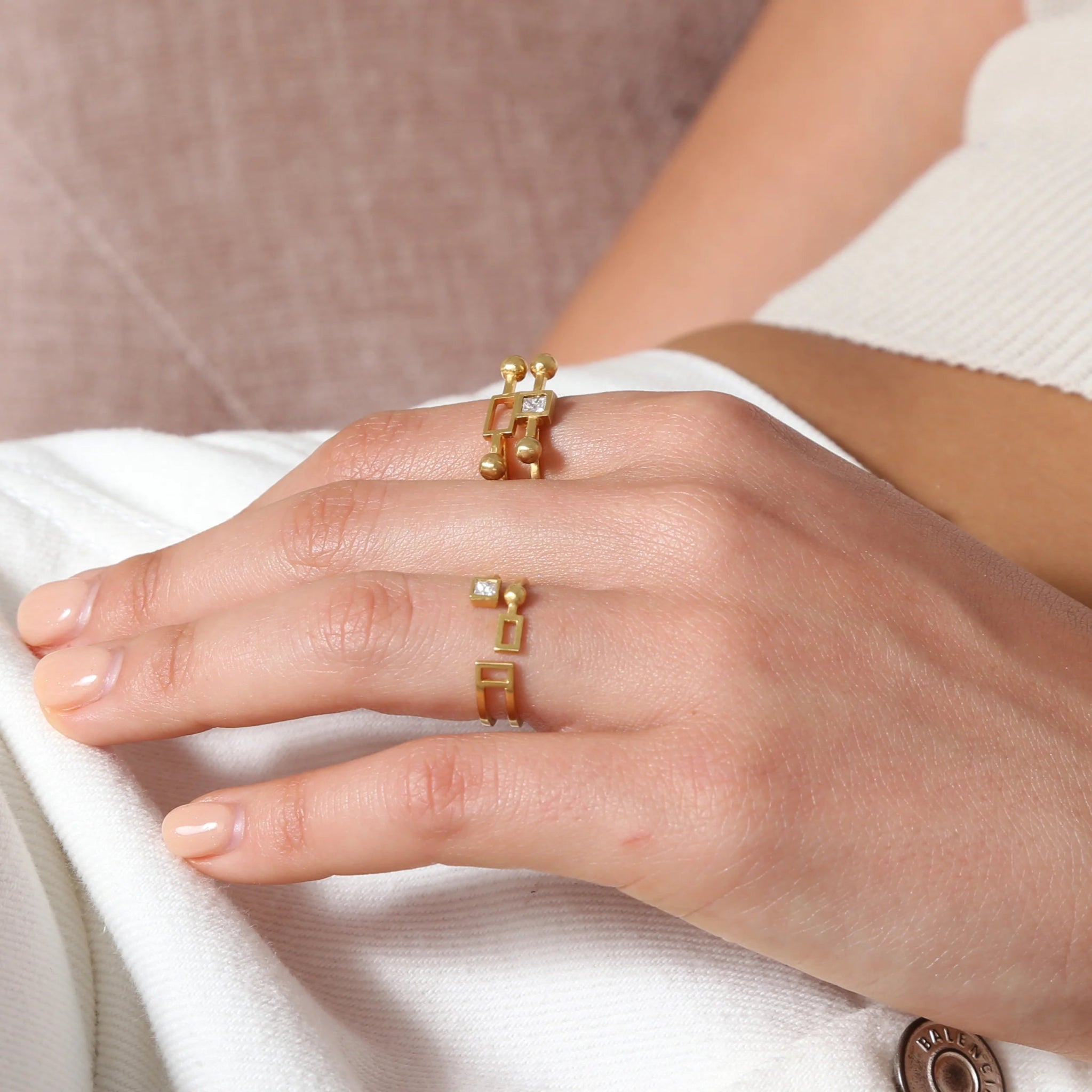 JAD - R5 - S6 RINGS - LILLIAN ISMAIL - MIRA Y MANO