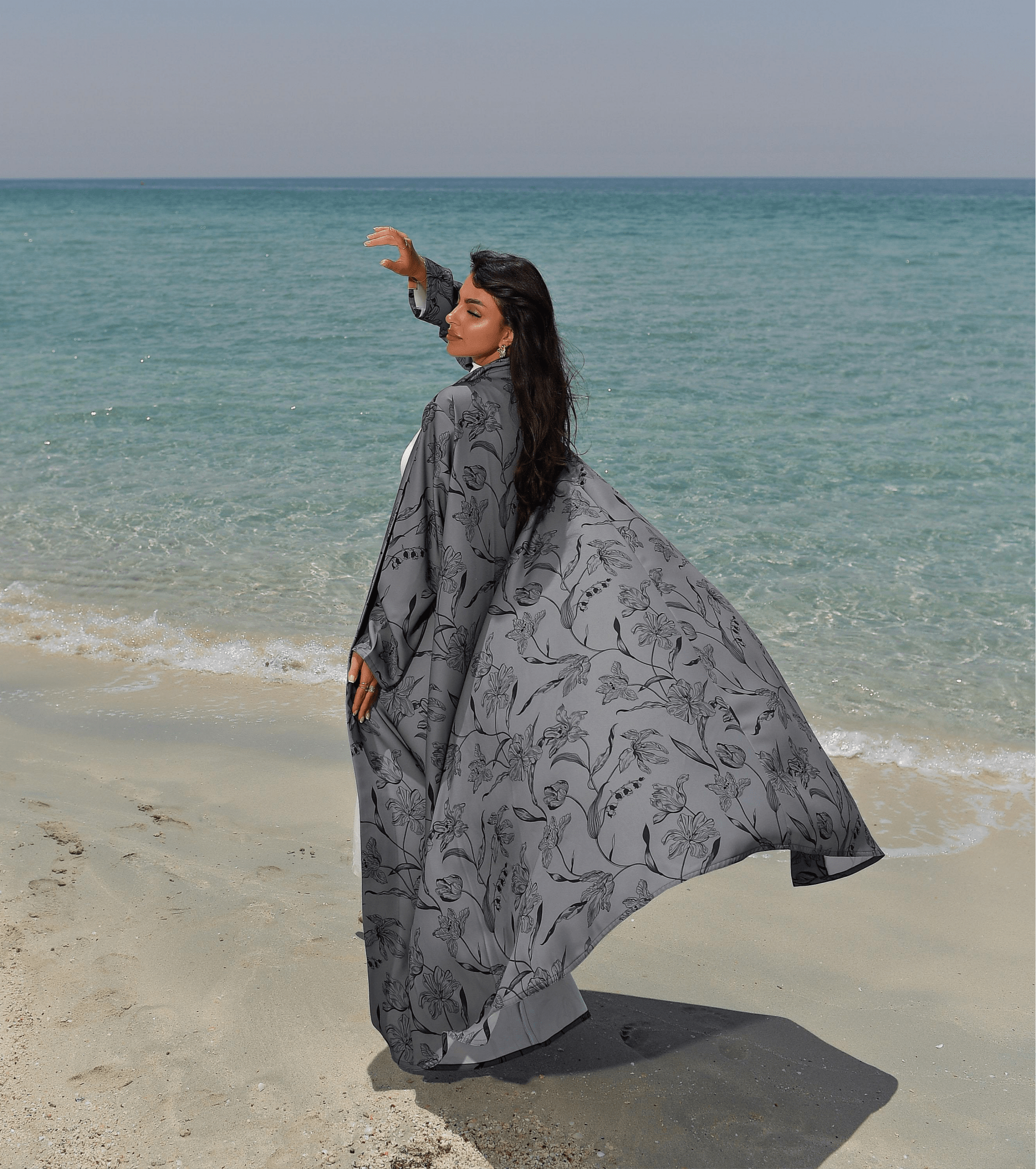 DHILAL ABAYA - LOVAH - MIRA Y MANO