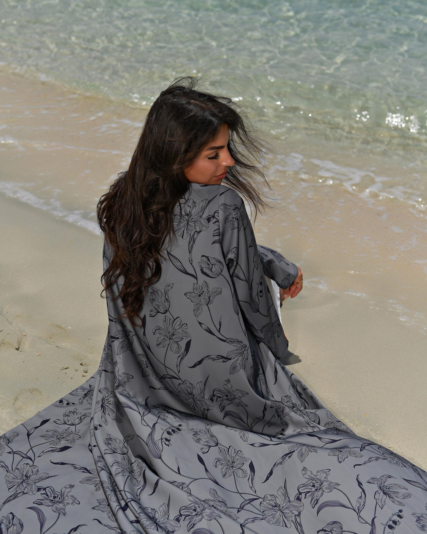 DHILAL ABAYA - LOVAH - MIRA Y MANO