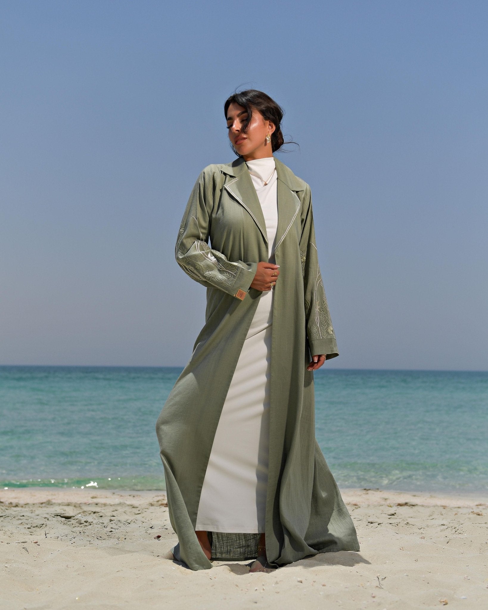 HAFIF ABAYA - LOVAH - MIRA Y MANO