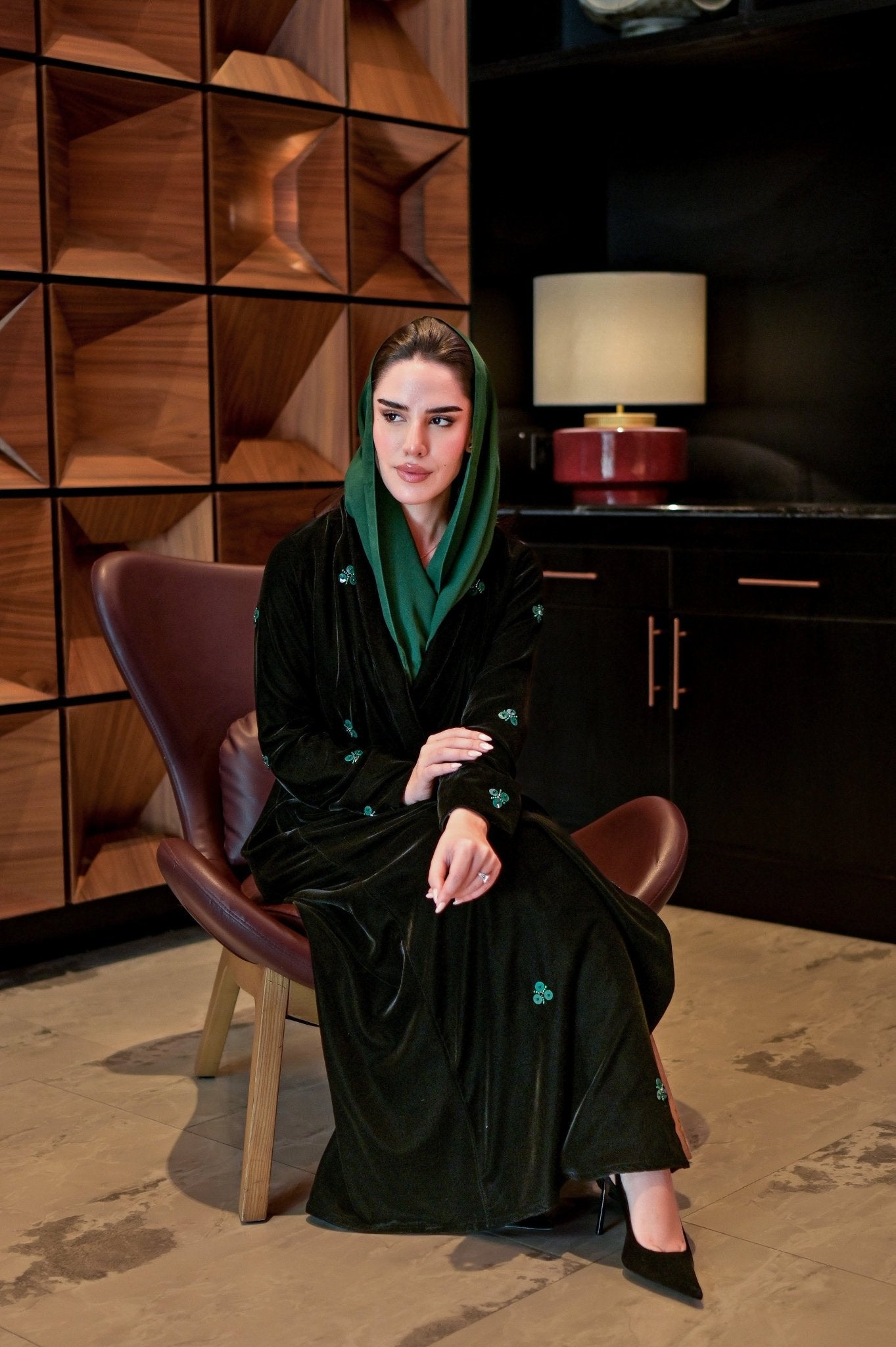 HINTS OF GREEN ABAYA - LOVAH - MIRA Y MANO