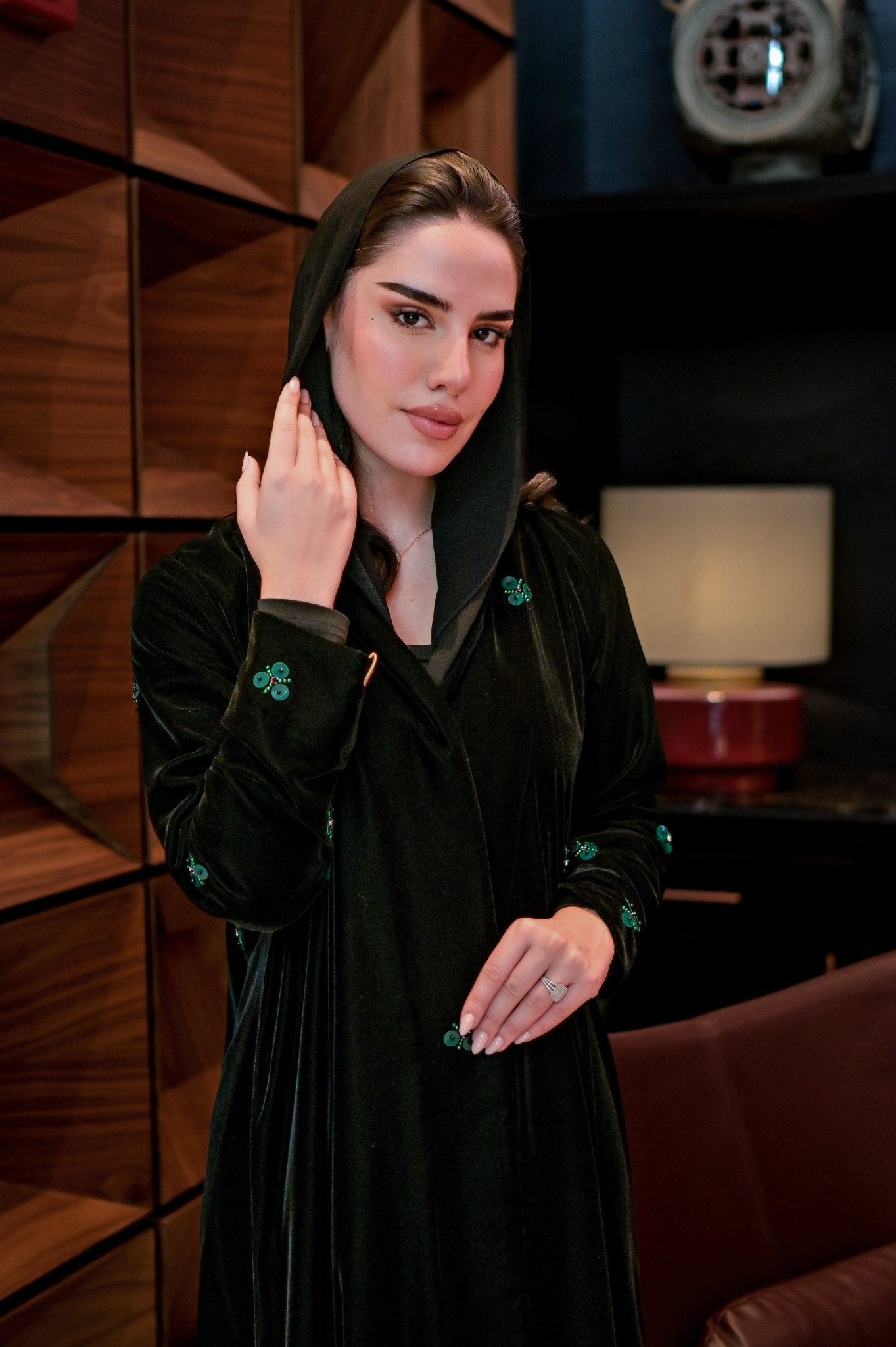 HINTS OF GREEN ABAYA - LOVAH - MIRA Y MANO
