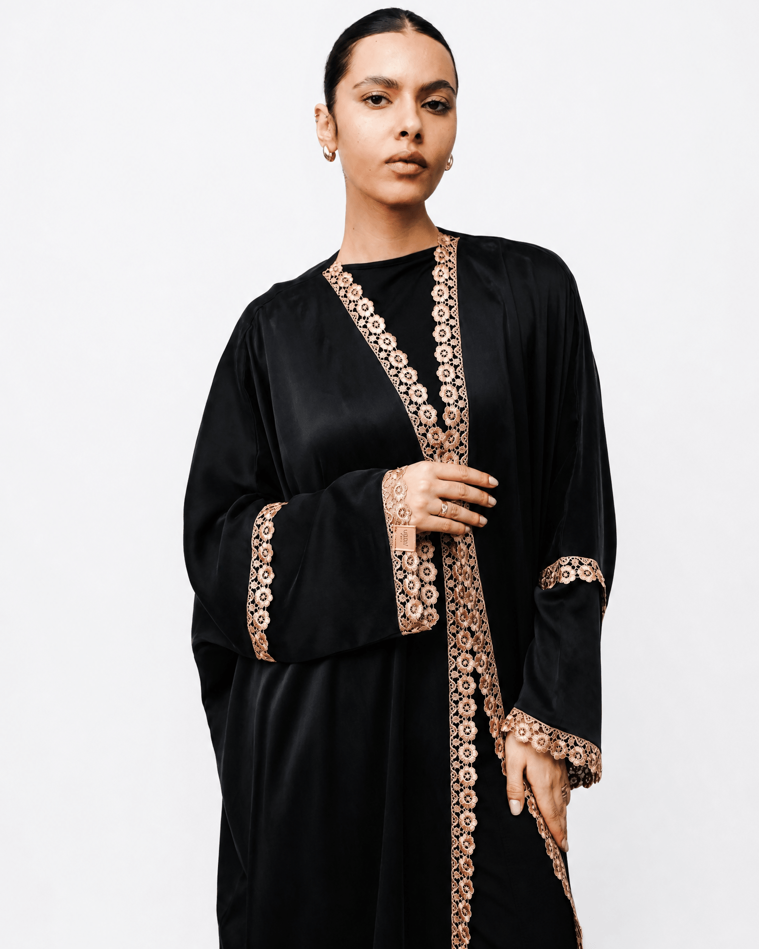 RAZAN ABAYA - LOVAH - MIRA Y MANO
