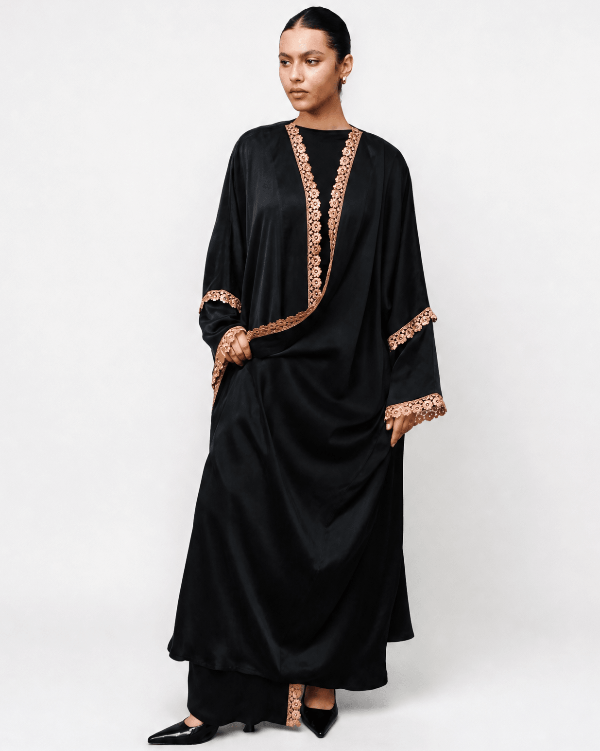 RAZAN ABAYA - LOVAH - MIRA Y MANO