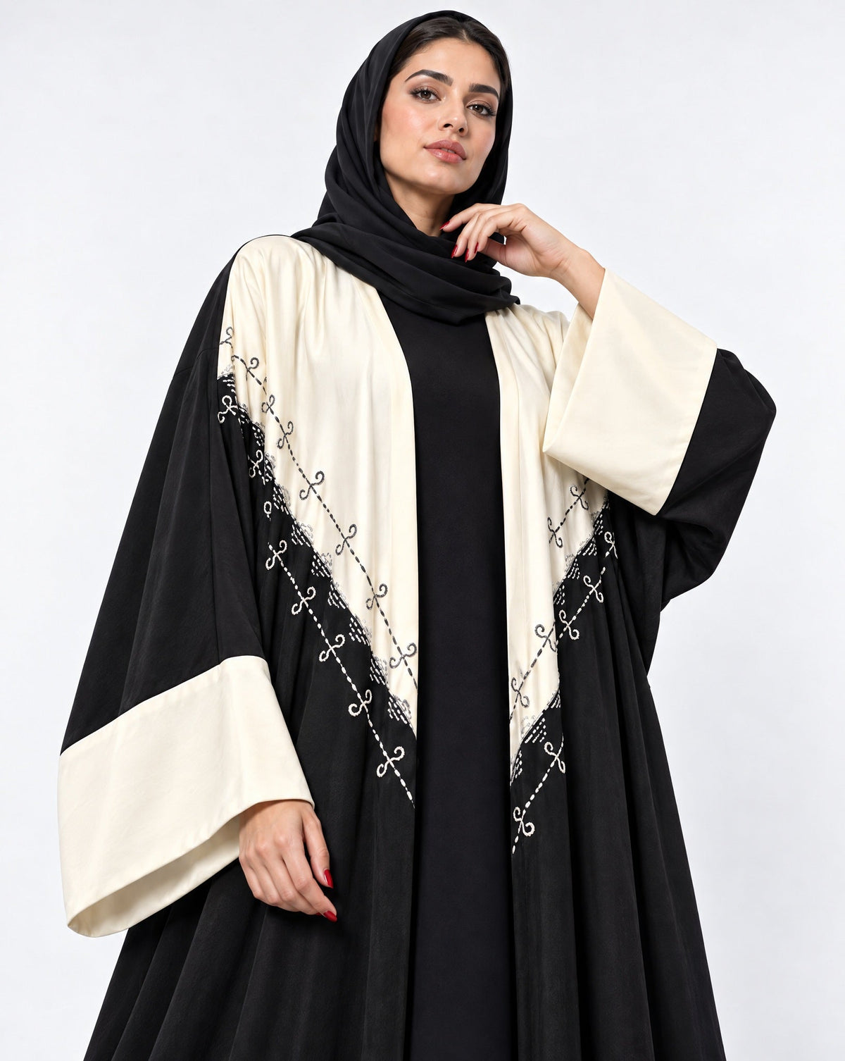 101 – عباية سوداء من الحرير المغسول – MIRA Y MANO