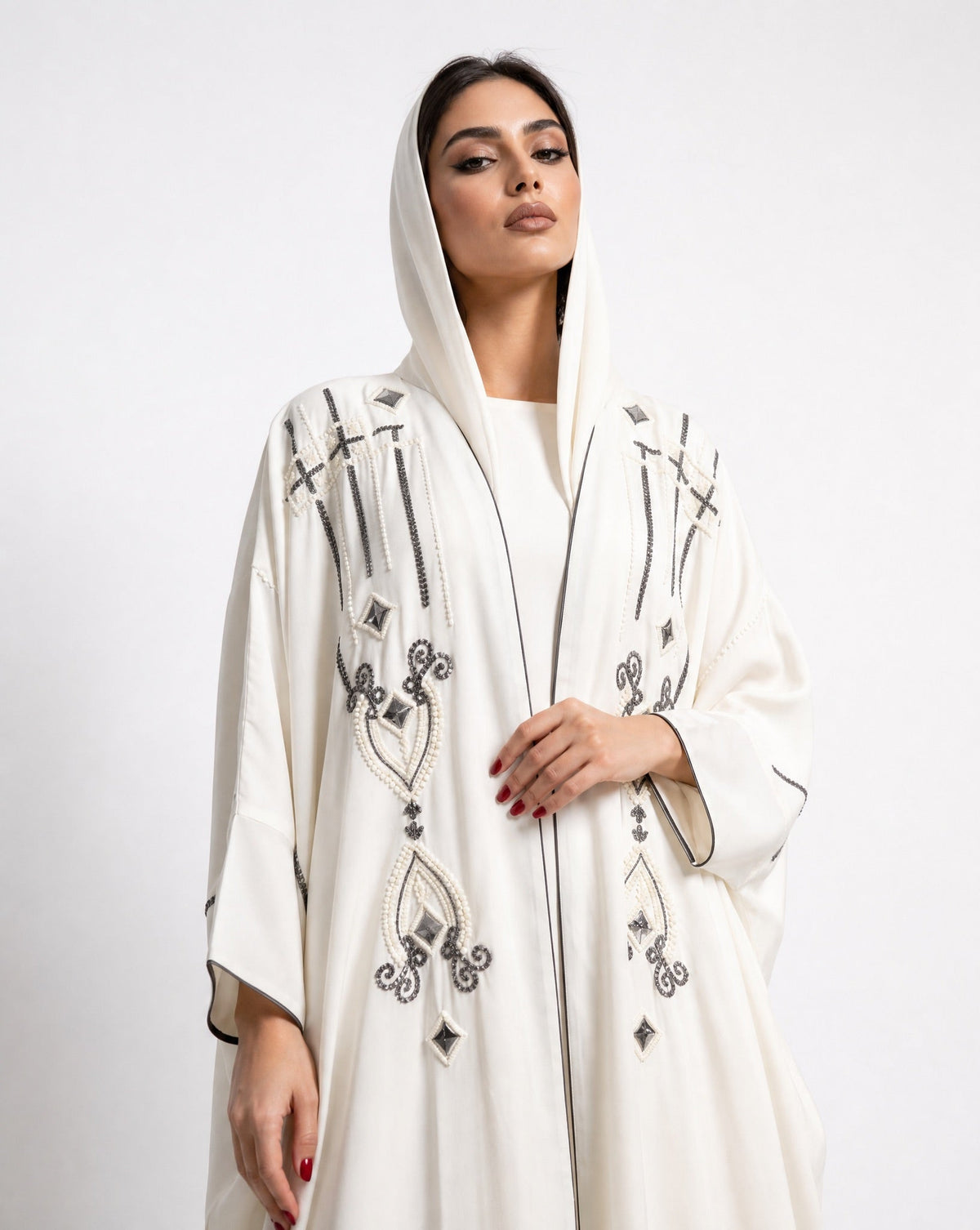 صورة للمنتج 11110108 – عباية حرير مغسول بيضاء – MIRA Y MANO