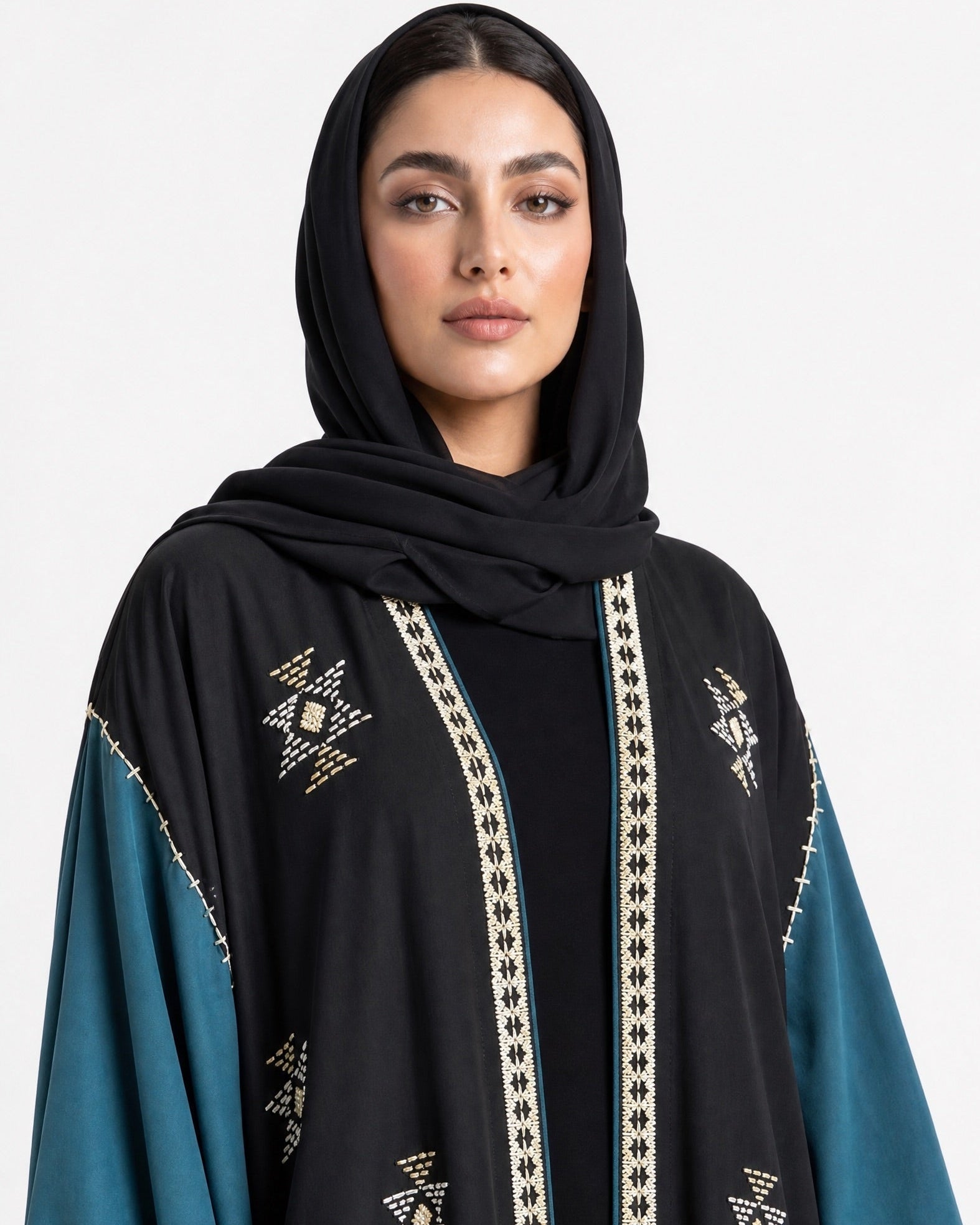 1111080 – Black Silk Abaya - LULU LINE - MIRA Y MANO