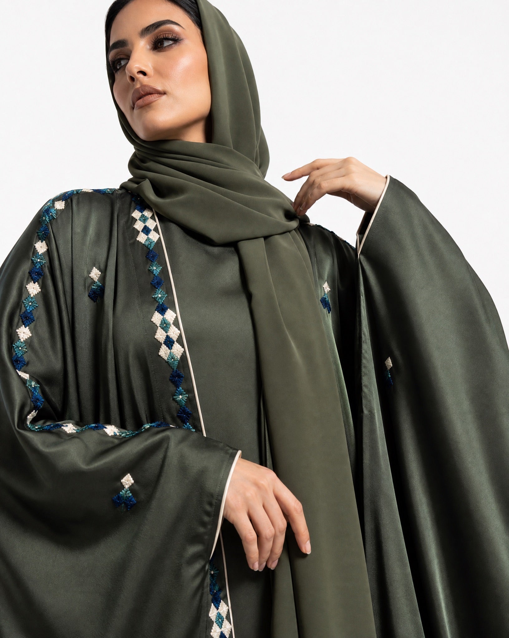 1111088 – Olive Silk Abaya - LULU LINE - MIRA Y MANO