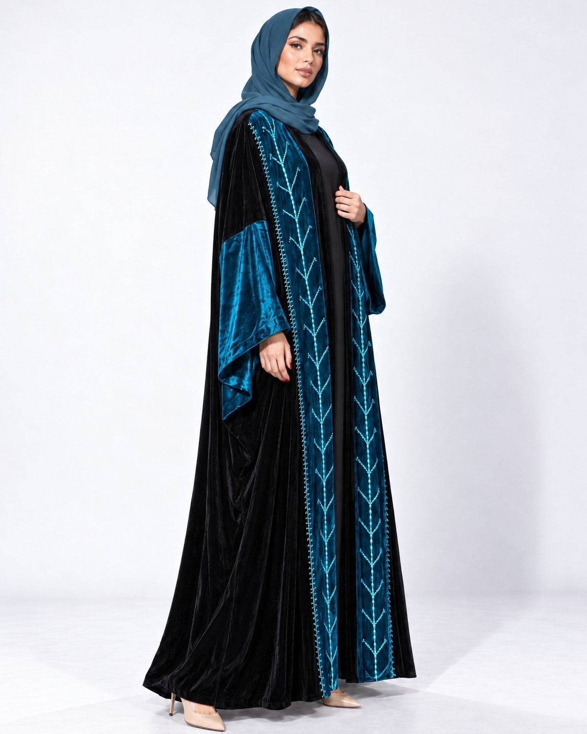 112-Black Velvet Abaya - LULU LINE - MIRA Y MANO