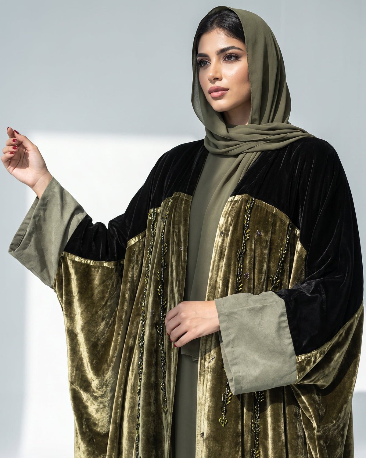 116-Olive Velvet Abaya - LULU LINE - MIRA Y MANO