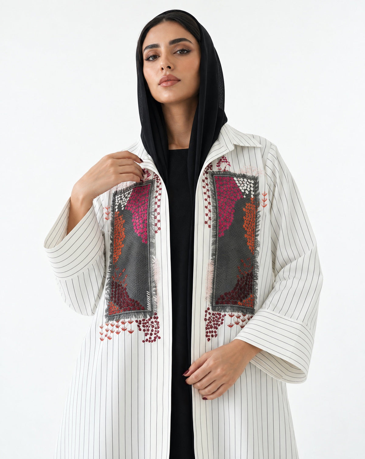 The Striped – White Abaya - LUMAN ABAYAS - MIRA Y MANO