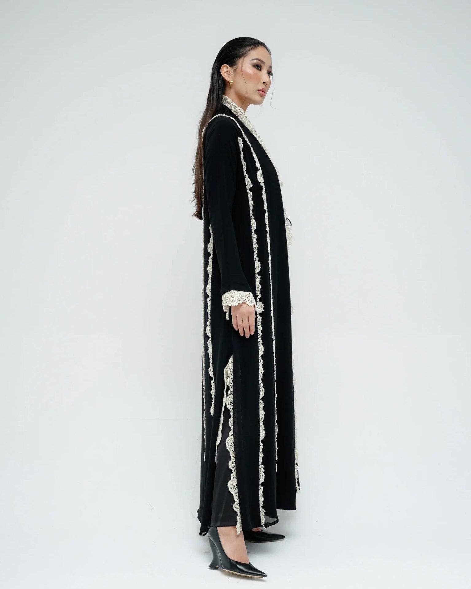CC32 - Black Chiffon Abaya - LUNA COUTURE - MIRA Y MANO