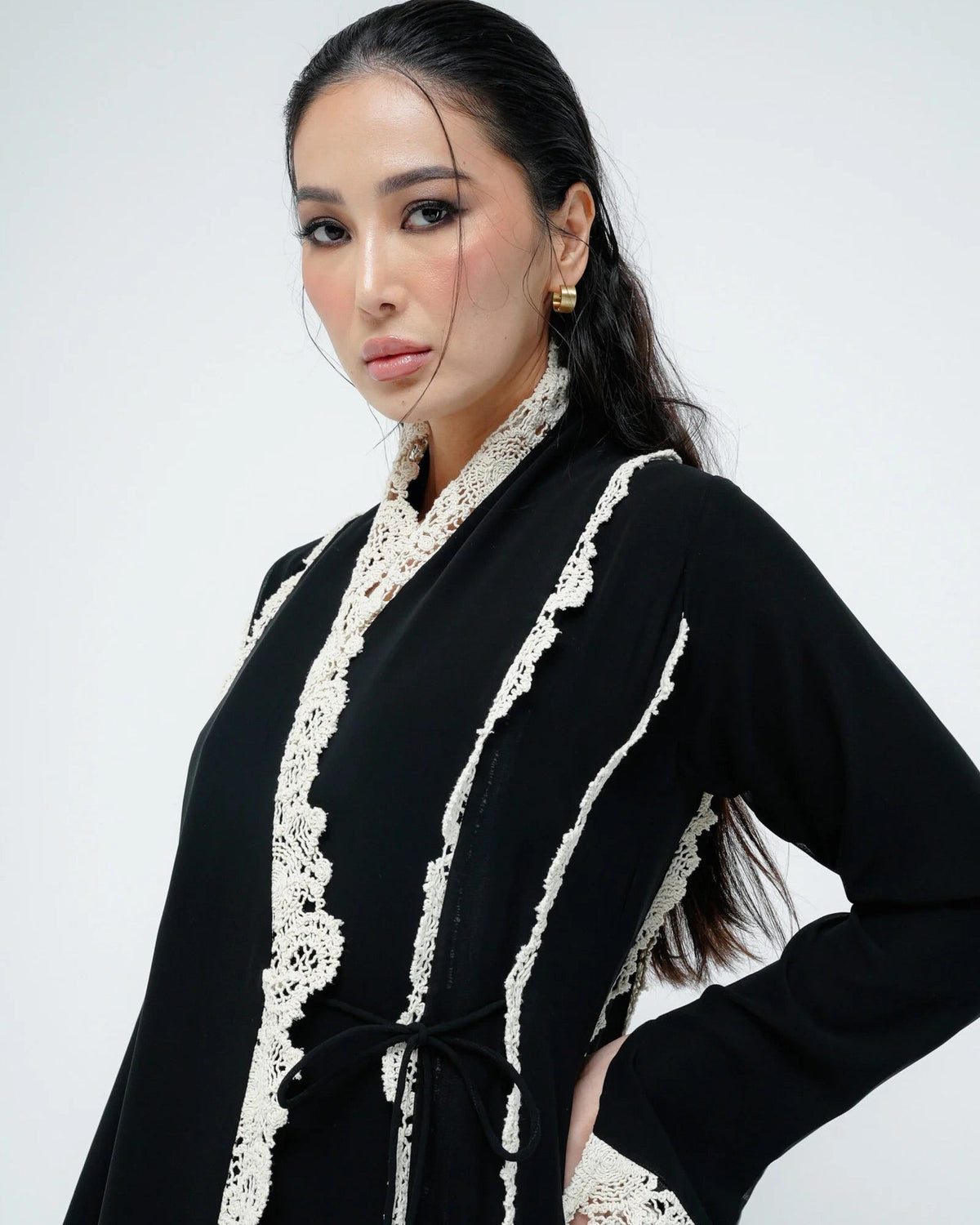 CC32 - Black Chiffon Abaya - LUNA COUTURE - MIRA Y MANO