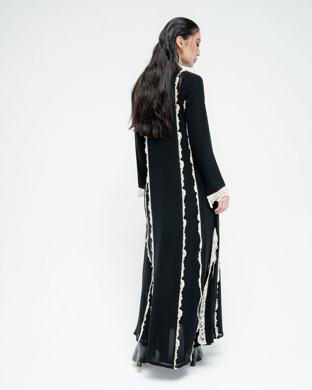 CC32 - Black Chiffon Abaya - LUNA COUTURE - MIRA Y MANO