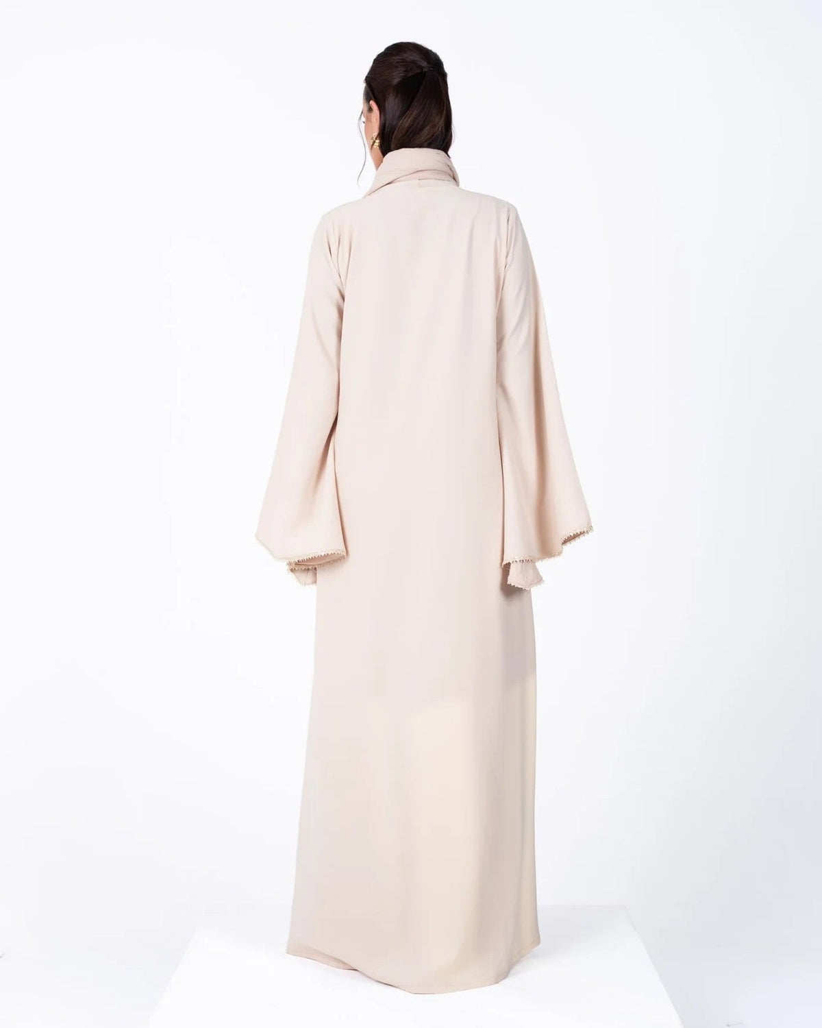 CC35 - Beige Crepe Abaya - LUNA COUTURE - MIRA Y MANO