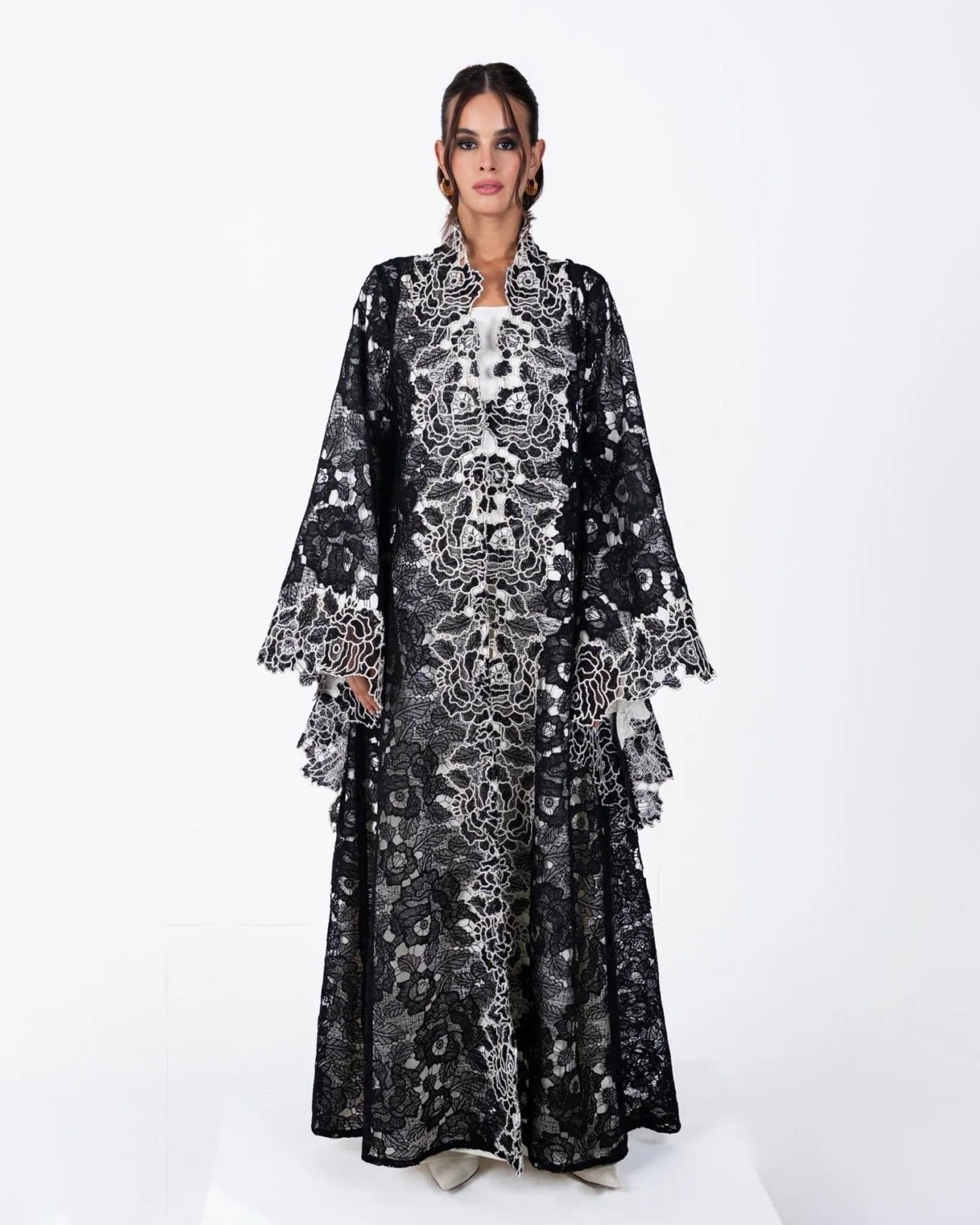 HC02 - Black lace Abaya - LUNA COUTURE - MIRA Y MANO
