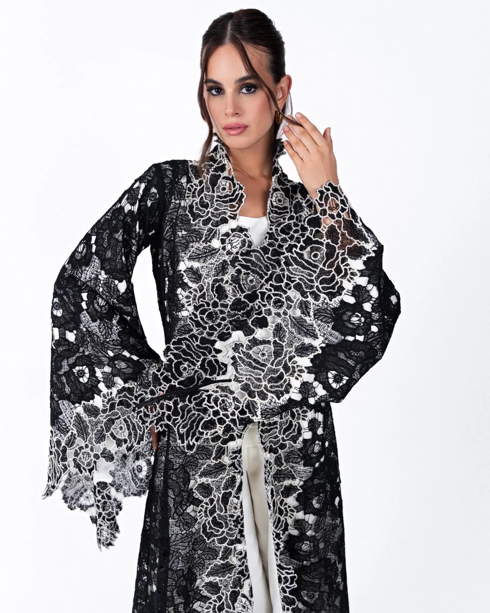 HC02 - Black lace Abaya - LUNA COUTURE - MIRA Y MANO