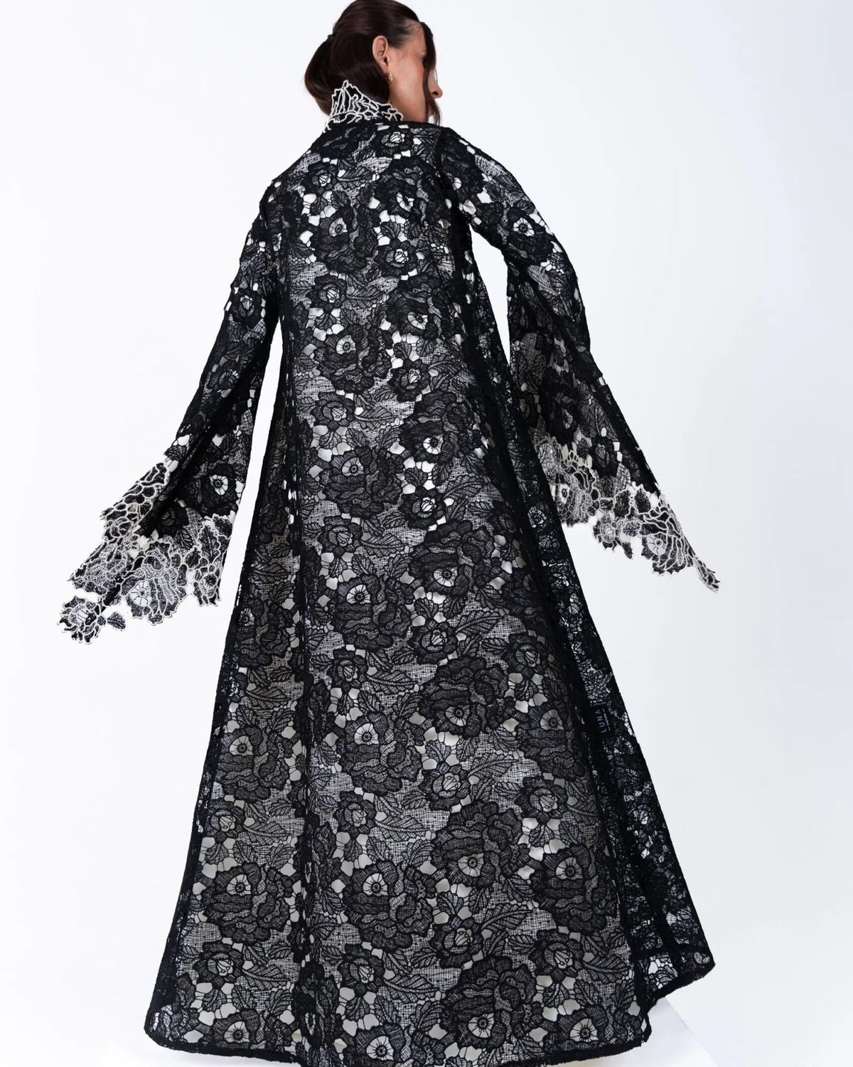 HC02 - Black lace Abaya - LUNA COUTURE - MIRA Y MANO