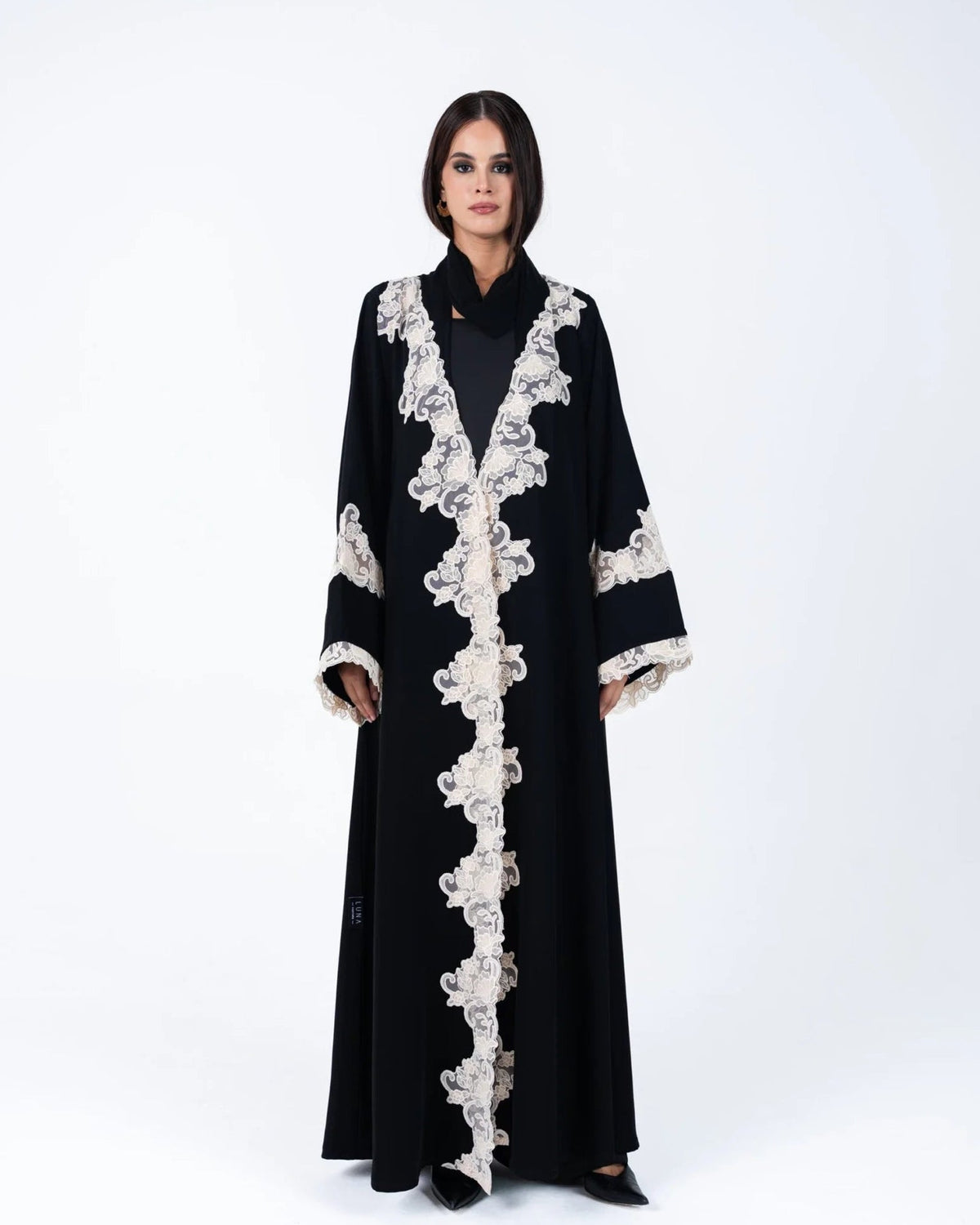 HC20 - Black Crepe Abaya - LUNA COUTURE - MIRA Y MANO