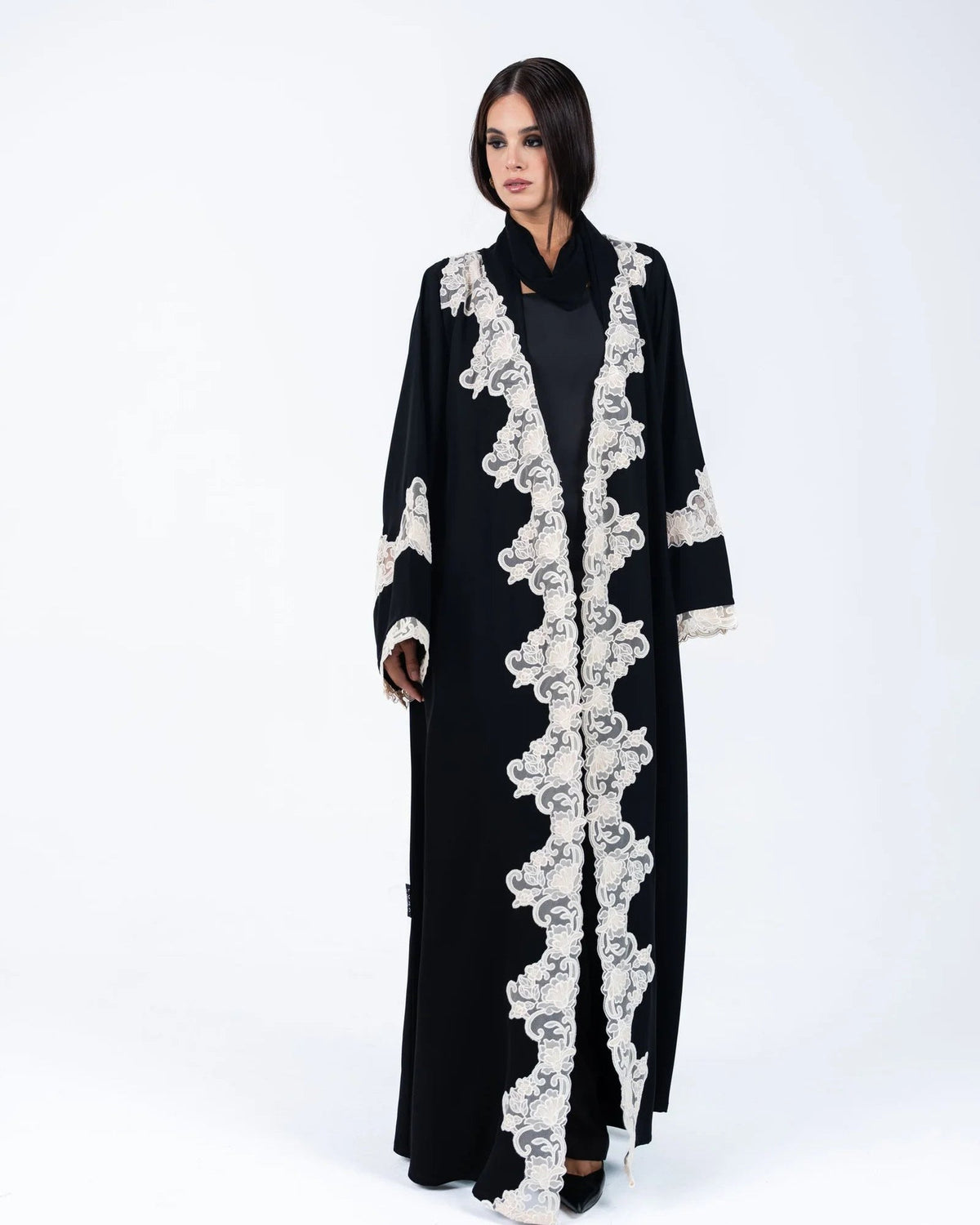 HC20 - Black Crepe Abaya - LUNA COUTURE - MIRA Y MANO
