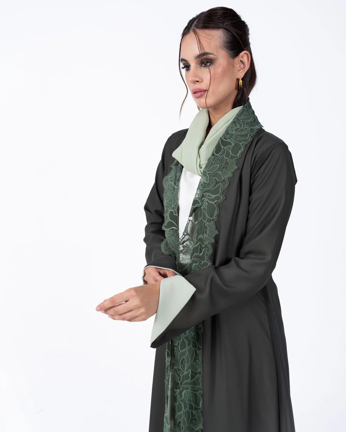 HC25 - Green Crepe Abaya - LUNA COUTURE - MIRA Y MANO